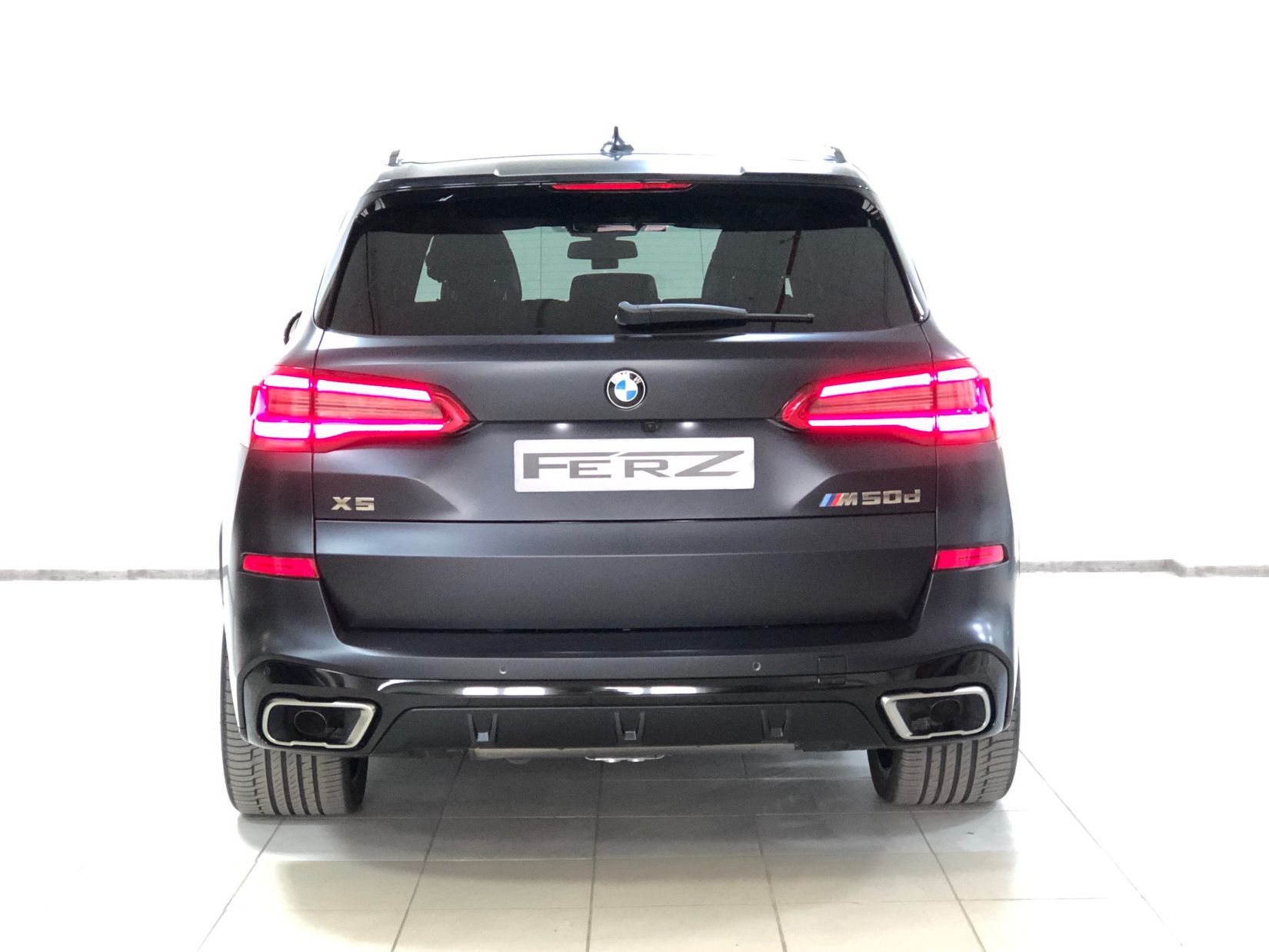 BMW X5 G05 в матовой полиуретановой пленке