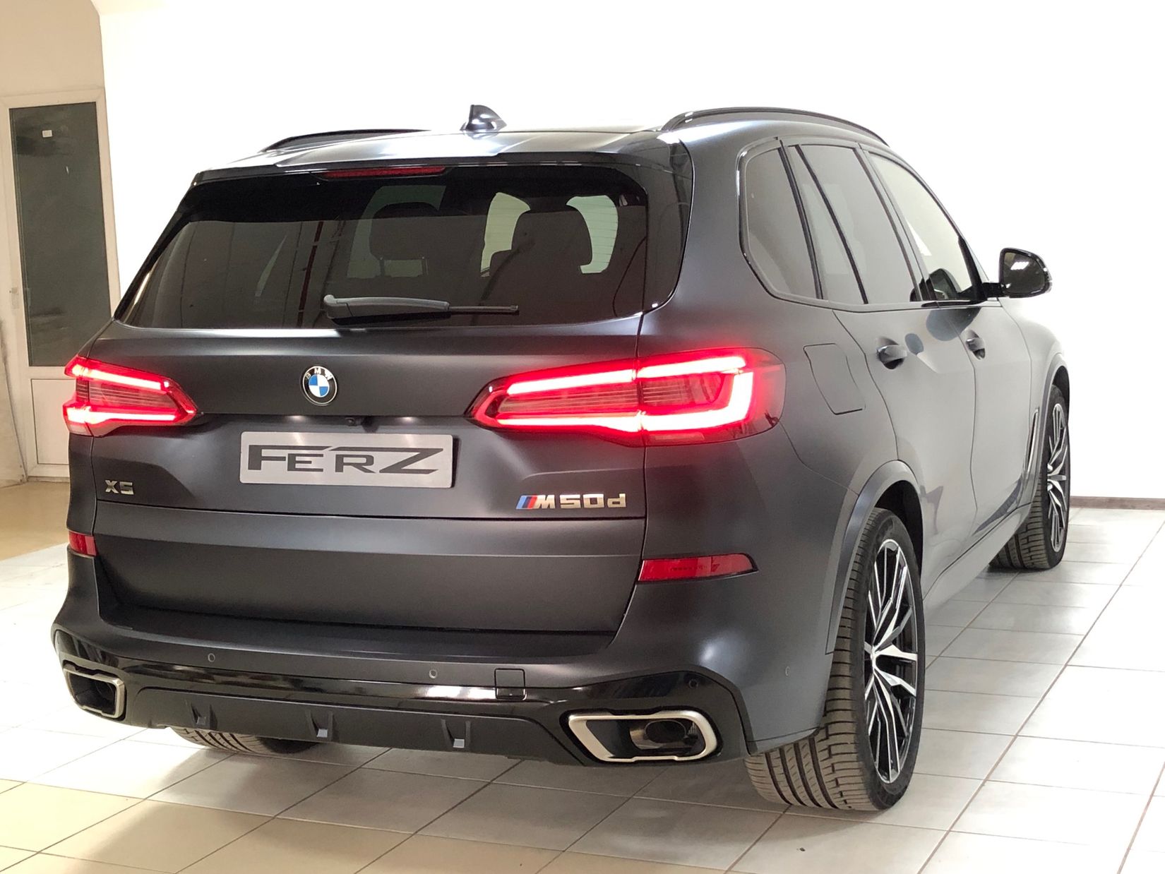 BMW X5 G05 в матовой полиуретановой пленке