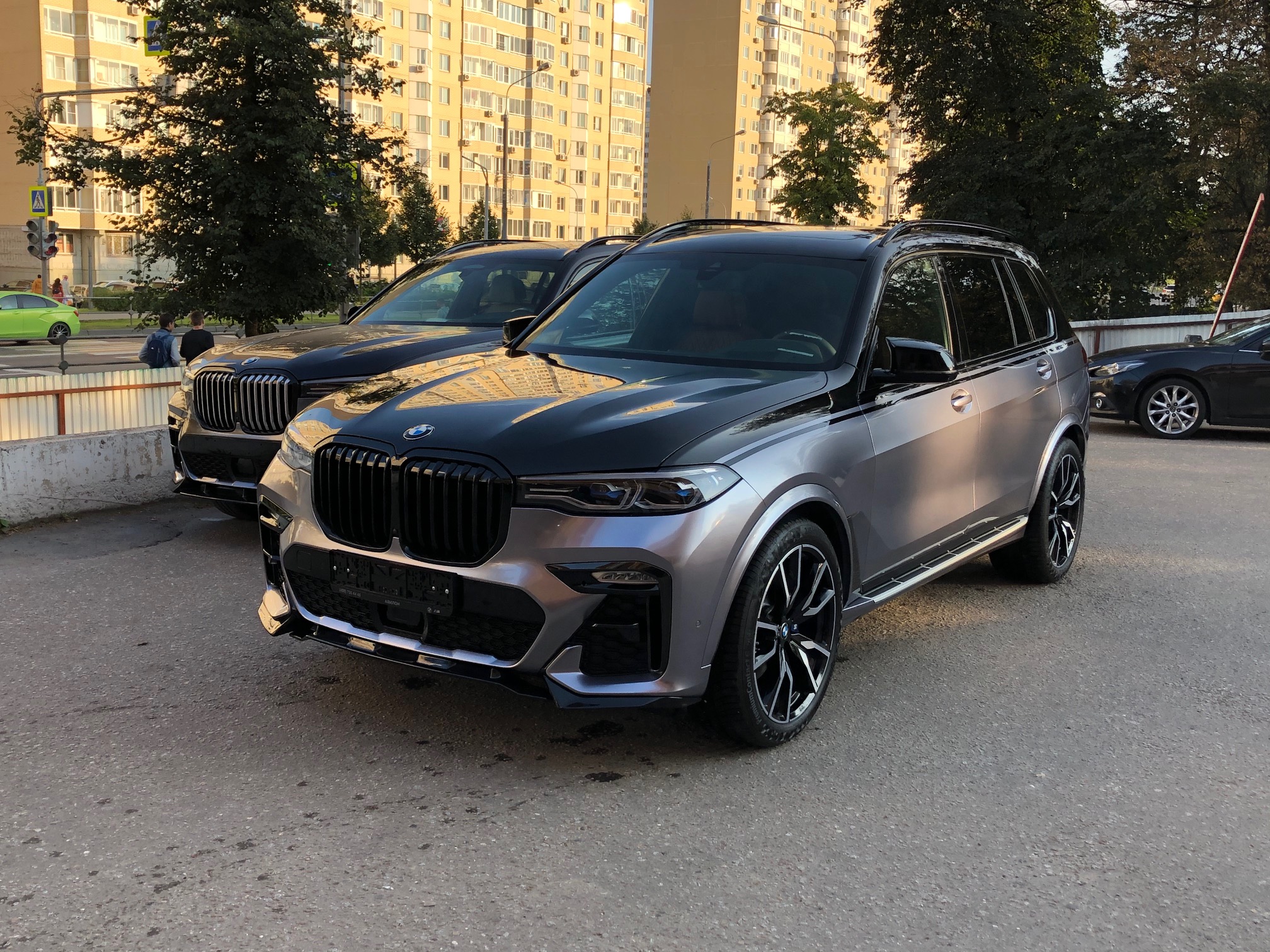 Двух цветные BMW X7 от FERZ