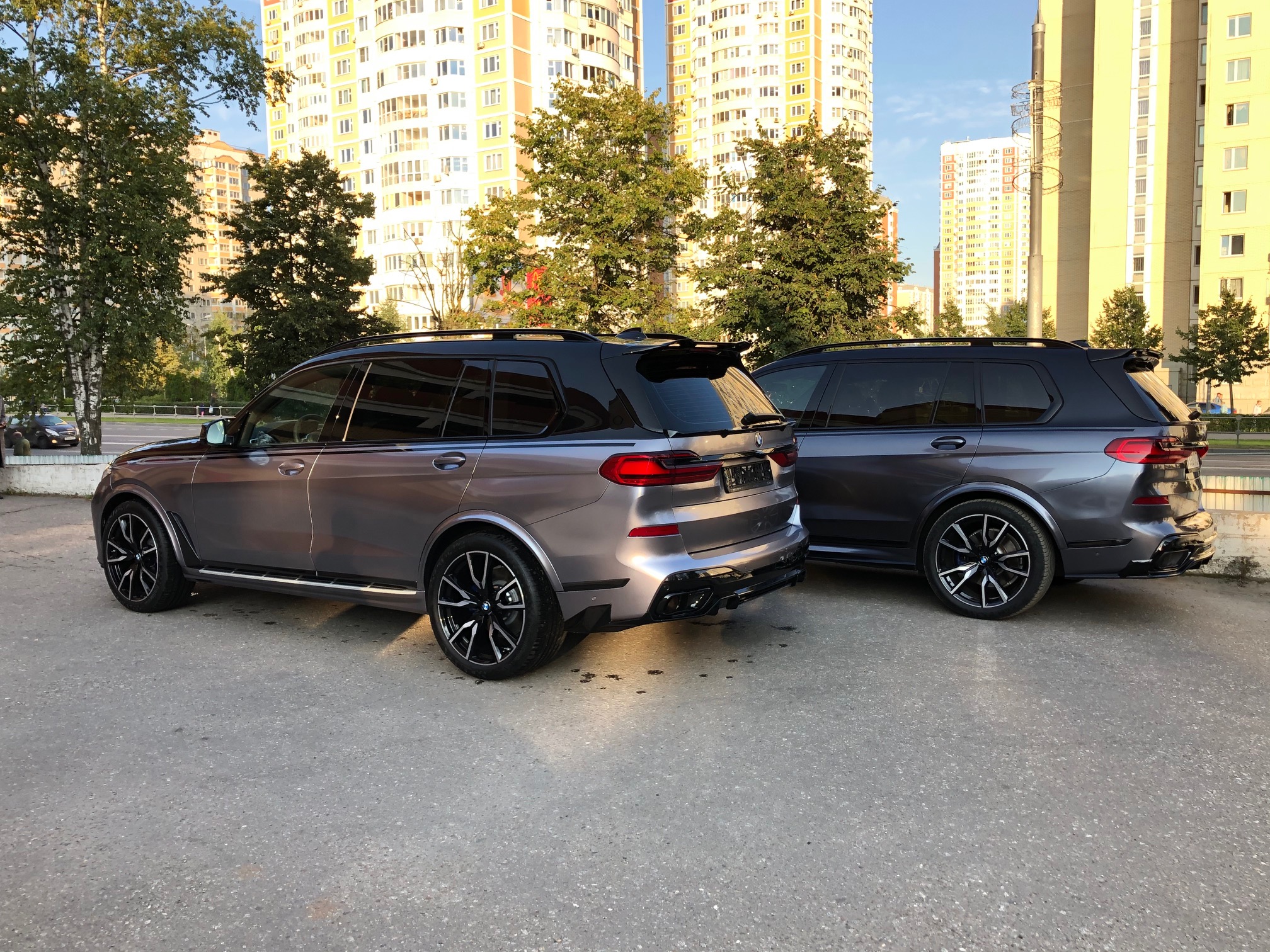 Двух цветные BMW X7 от FERZ