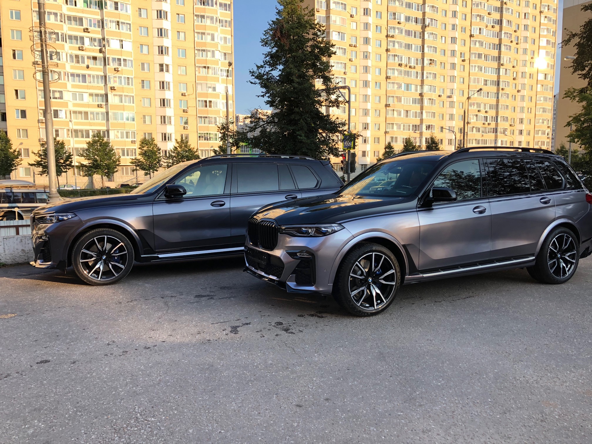 Двух цветные BMW X7 от FERZ