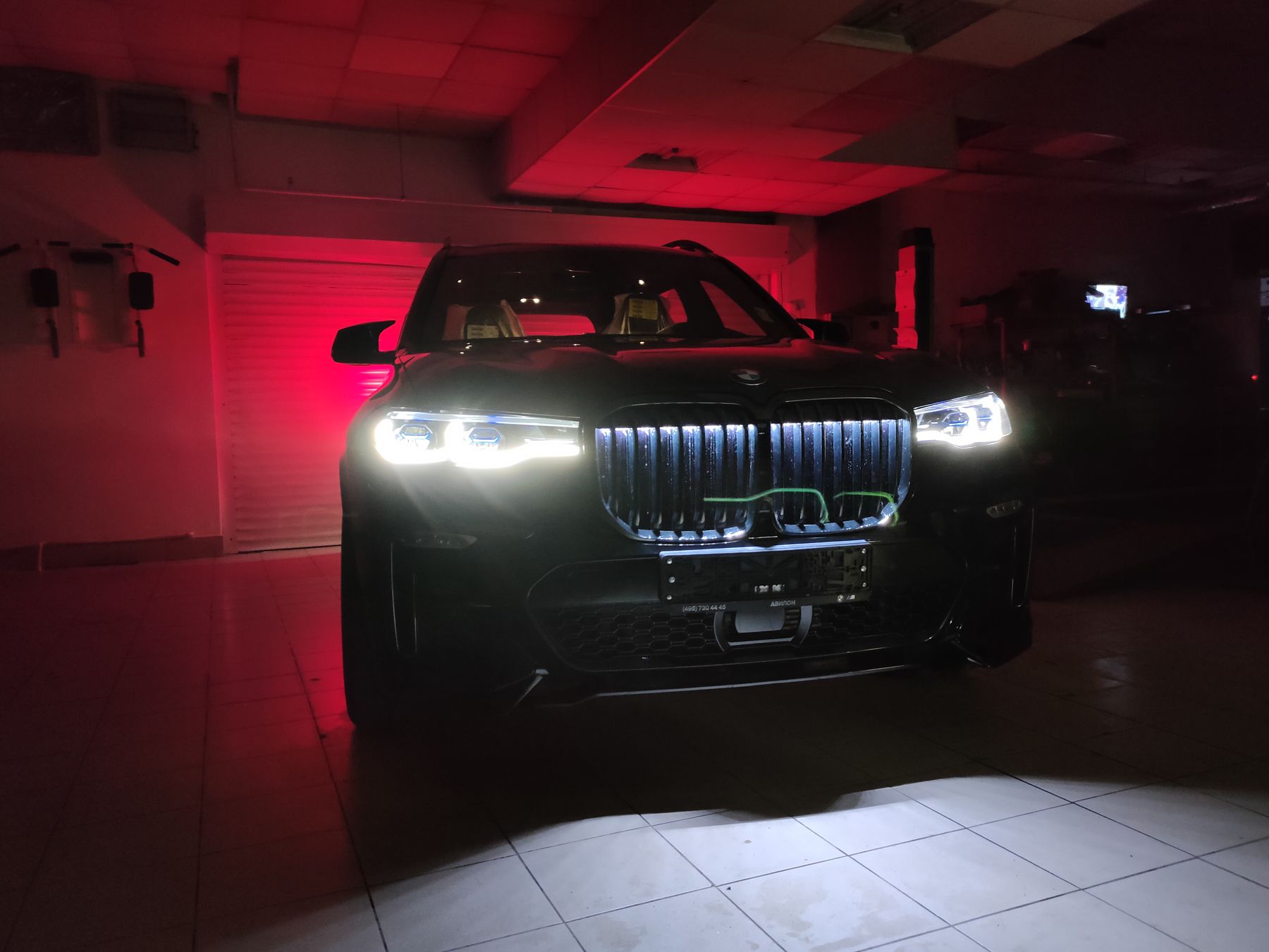 Светящиеся ноздри для BMW X7 от FERZ