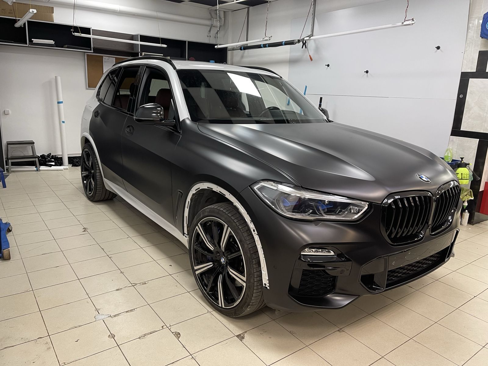 Матовая черная пленка на BMW X5 G05