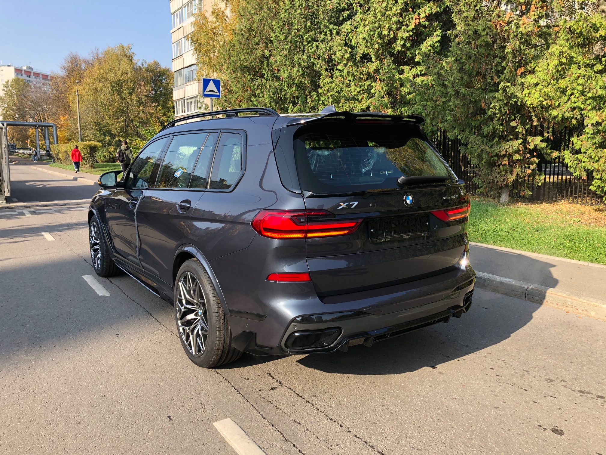расширенные арки для BMW X7 от FERZ