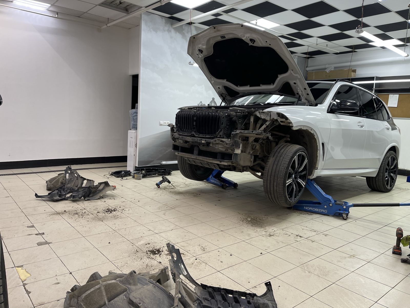 Матовая черная пленка на BMW X5 G05