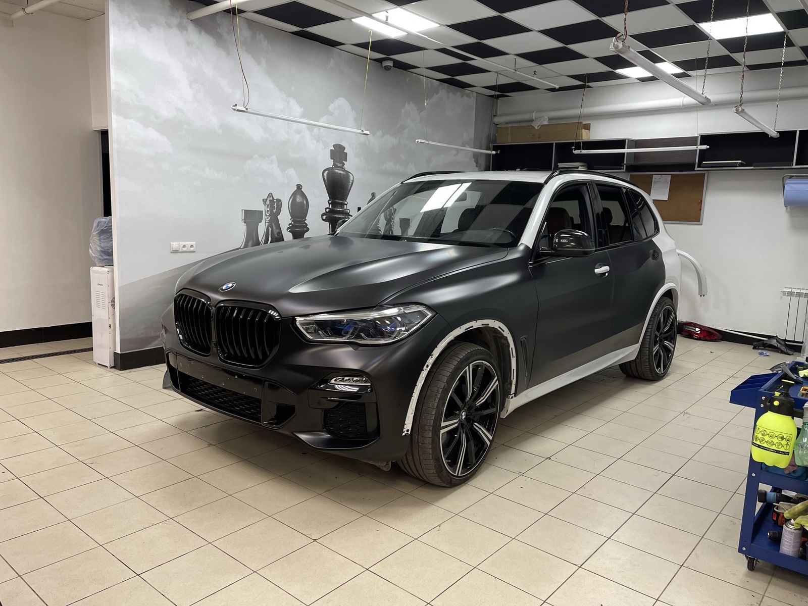 Матовая черная пленка на BMW X5 G05