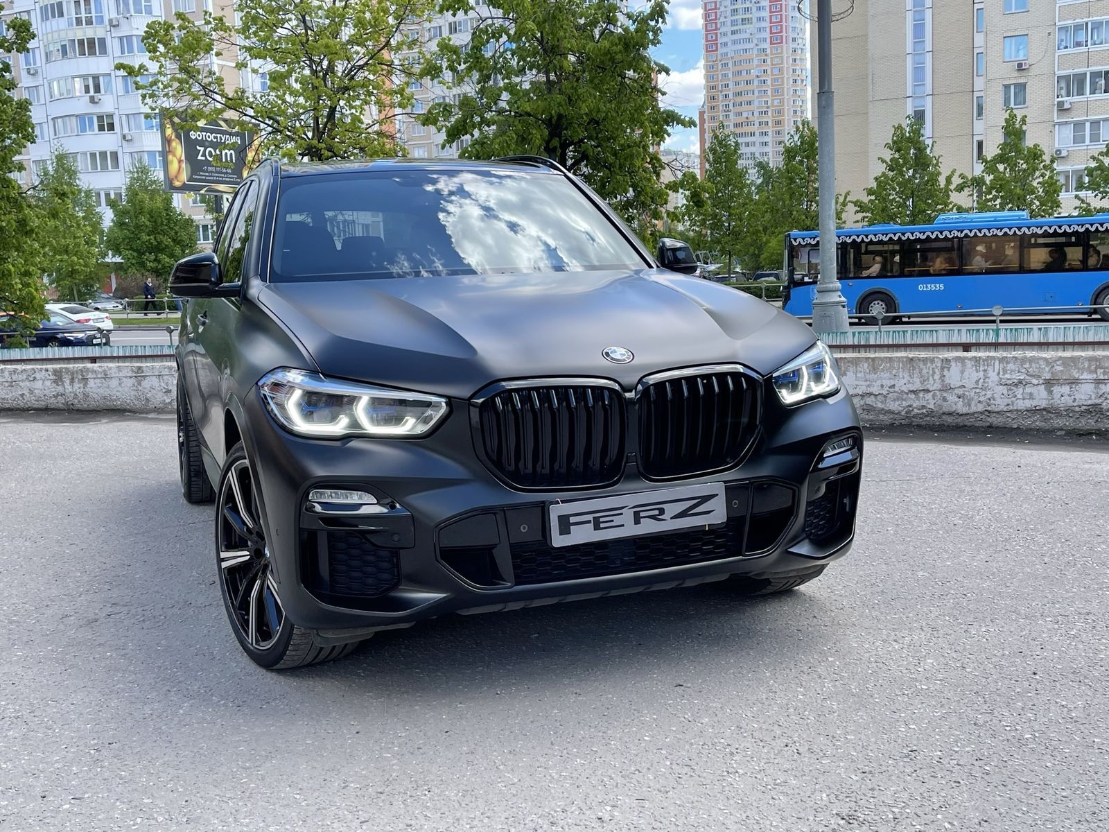 Матовая черная пленка на BMW X5 G05