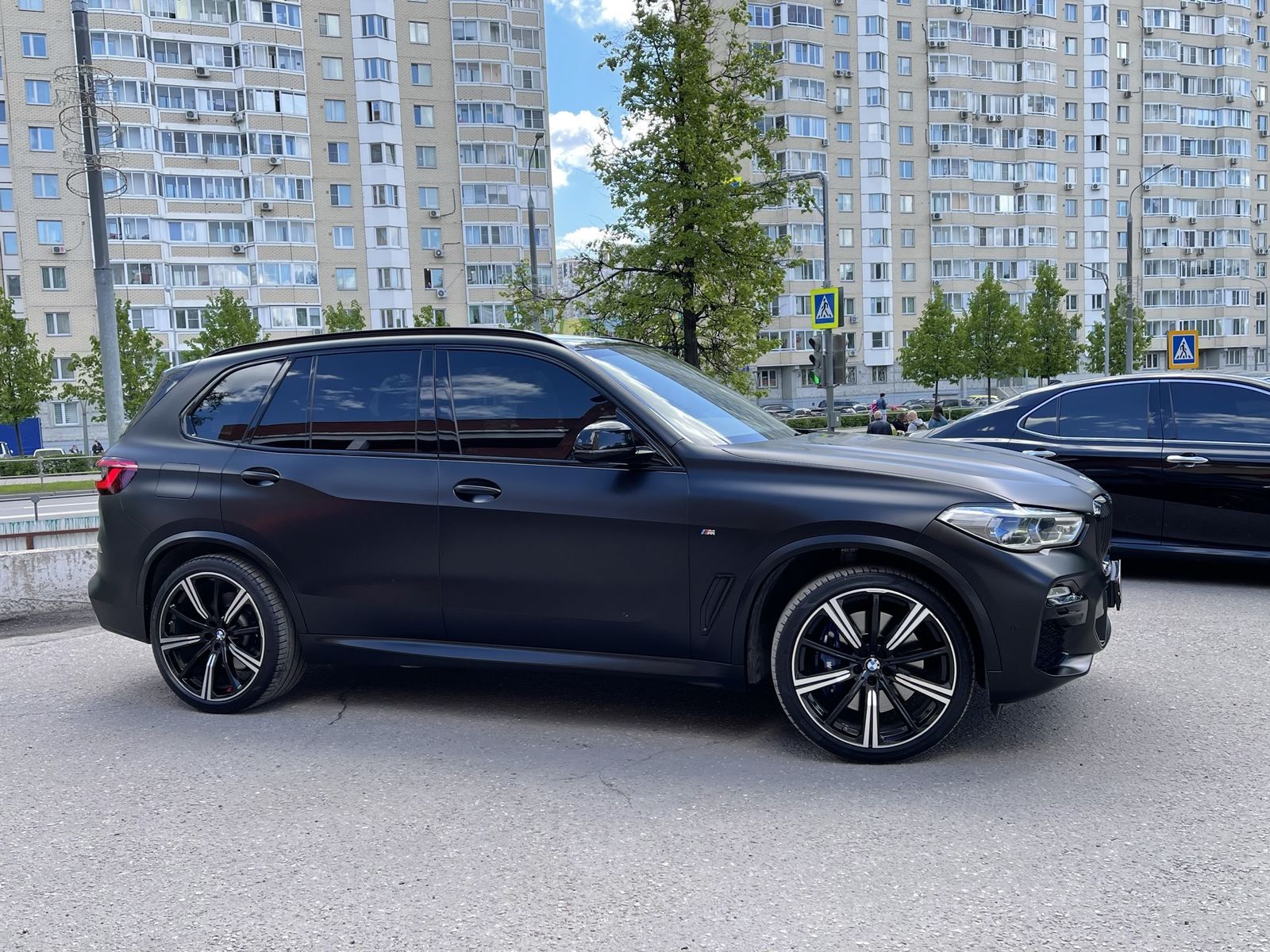 Матовая черная пленка на BMW X5 G05