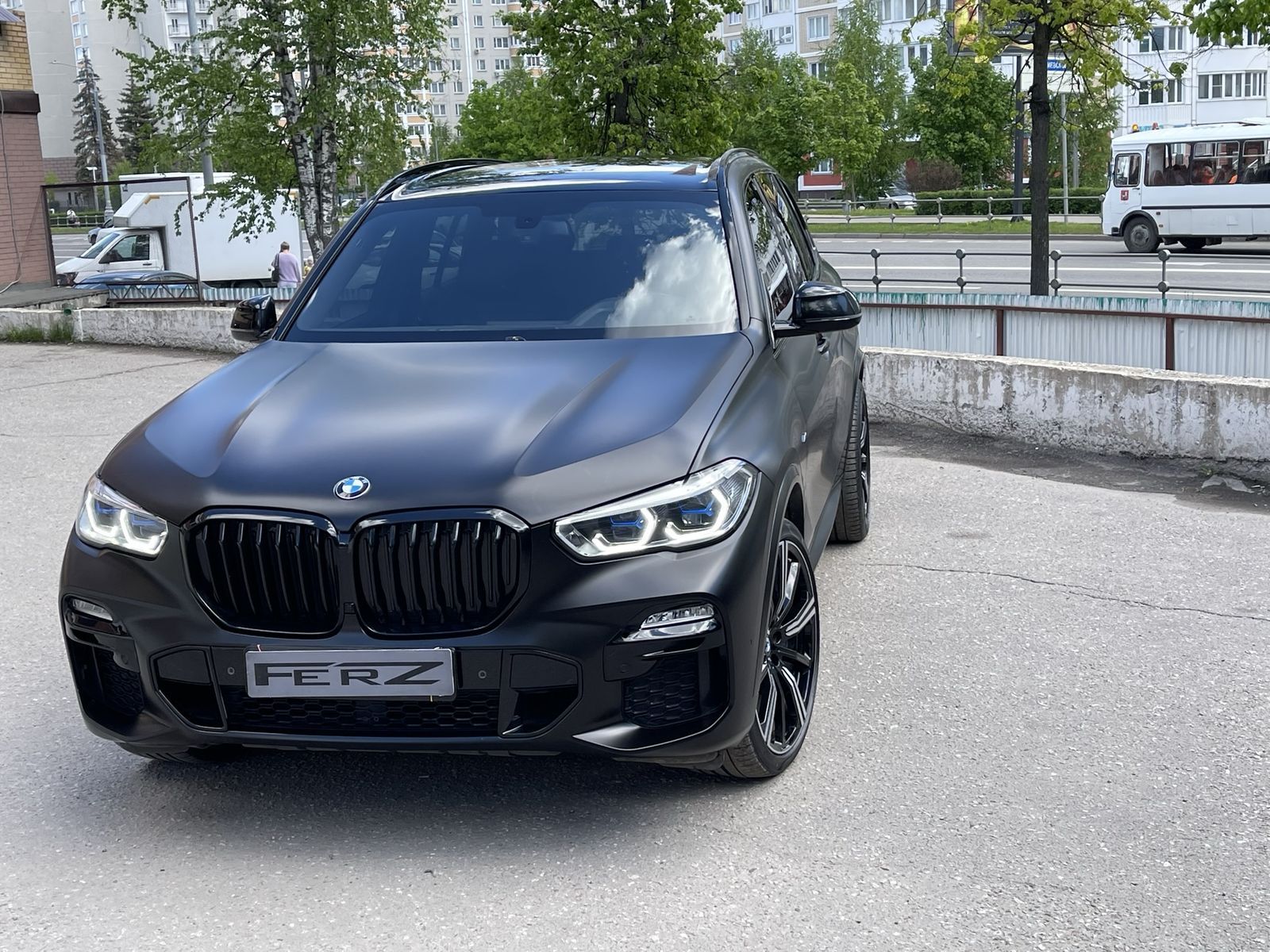 Матовая черная пленка на BMW X5 G05