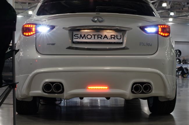 Светодиодный свет фонарей заднего хода на Infiniti FX